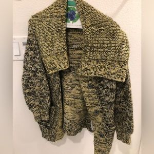 French connection sweater worn once. So beautiful. It’s a little heavy.